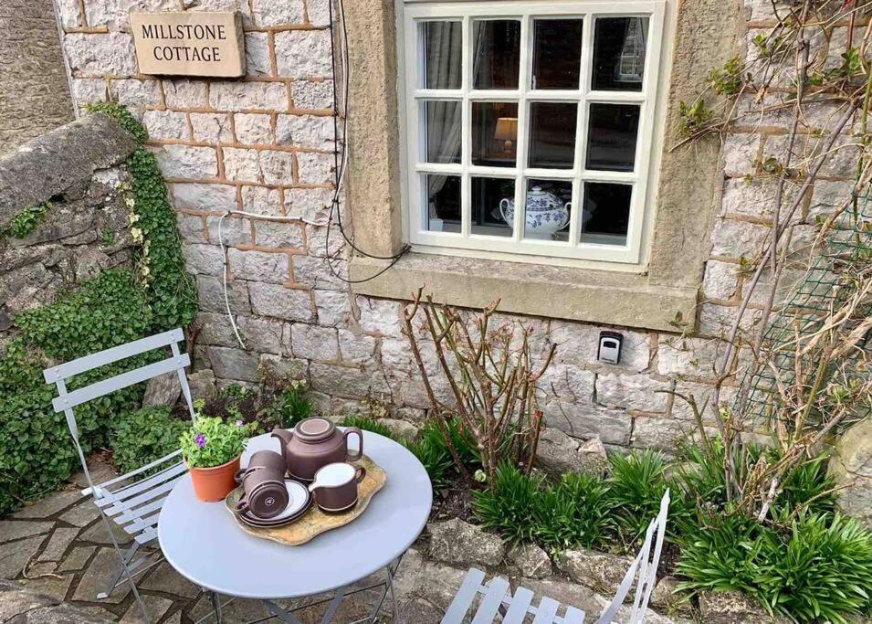 Millstone Cottage - Cosy Peak District Cottage Taddington Eksteriør bilde